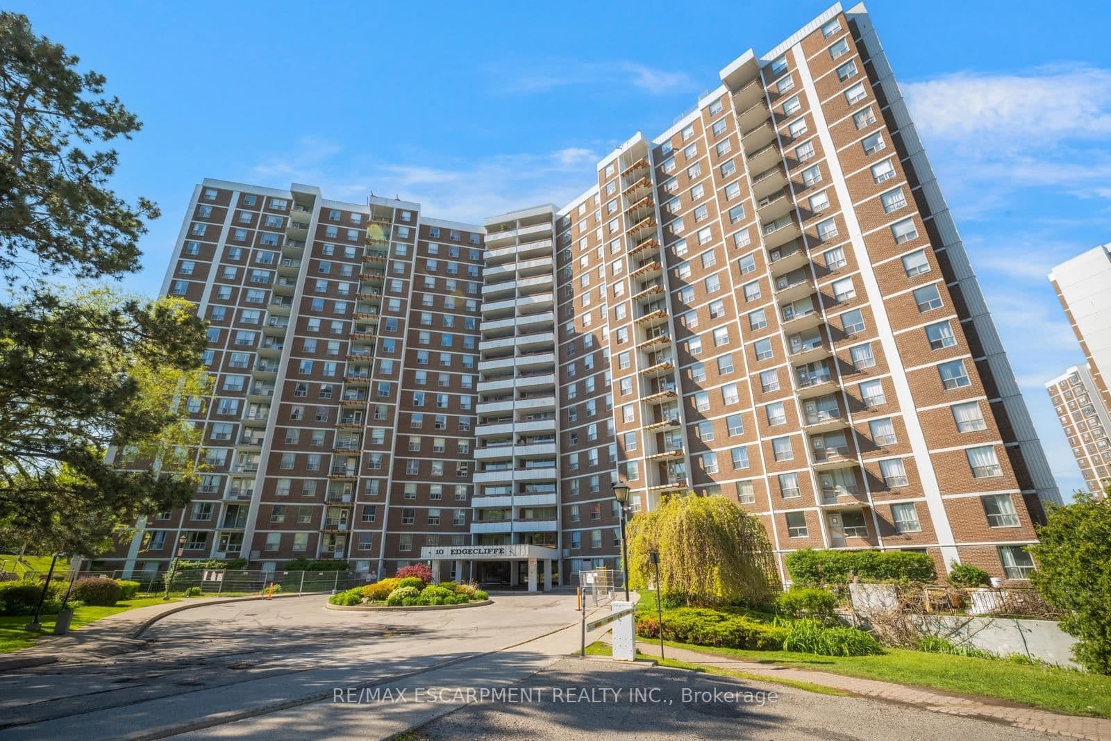 #206 - 10 Edgecliff Golfway