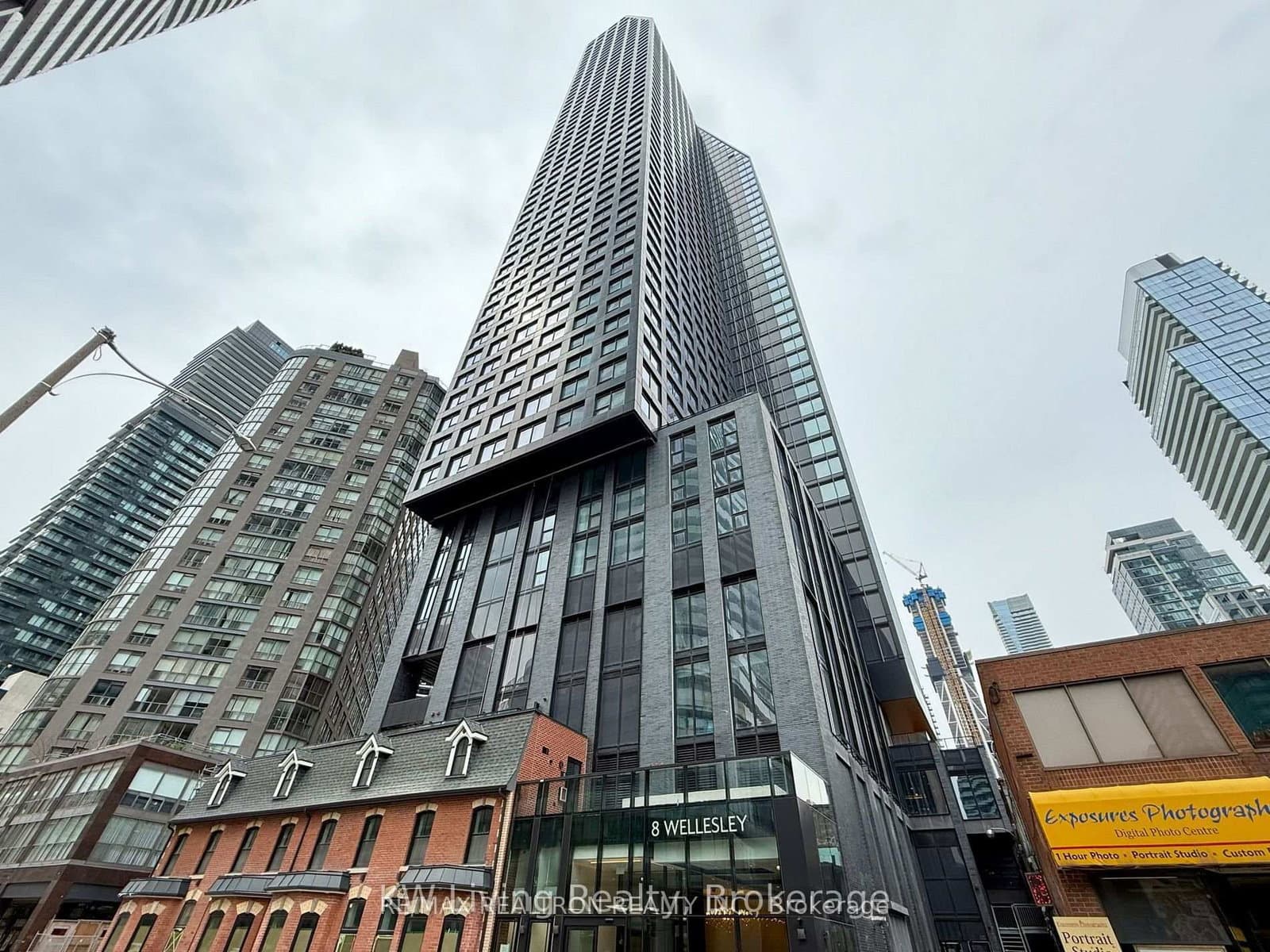 #806 - 8 Wellesley Street W