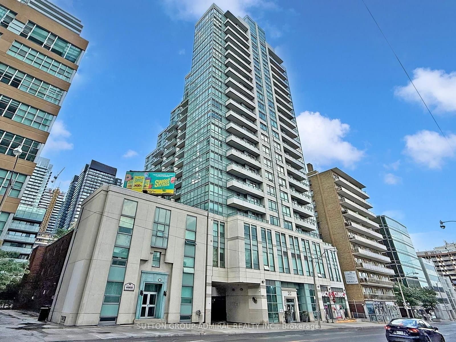 #1005 - 212 Eglinton Avenue E