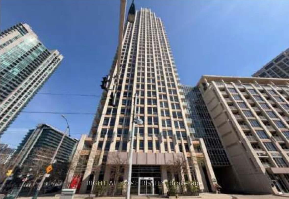 #405 - 628 FLEET Street