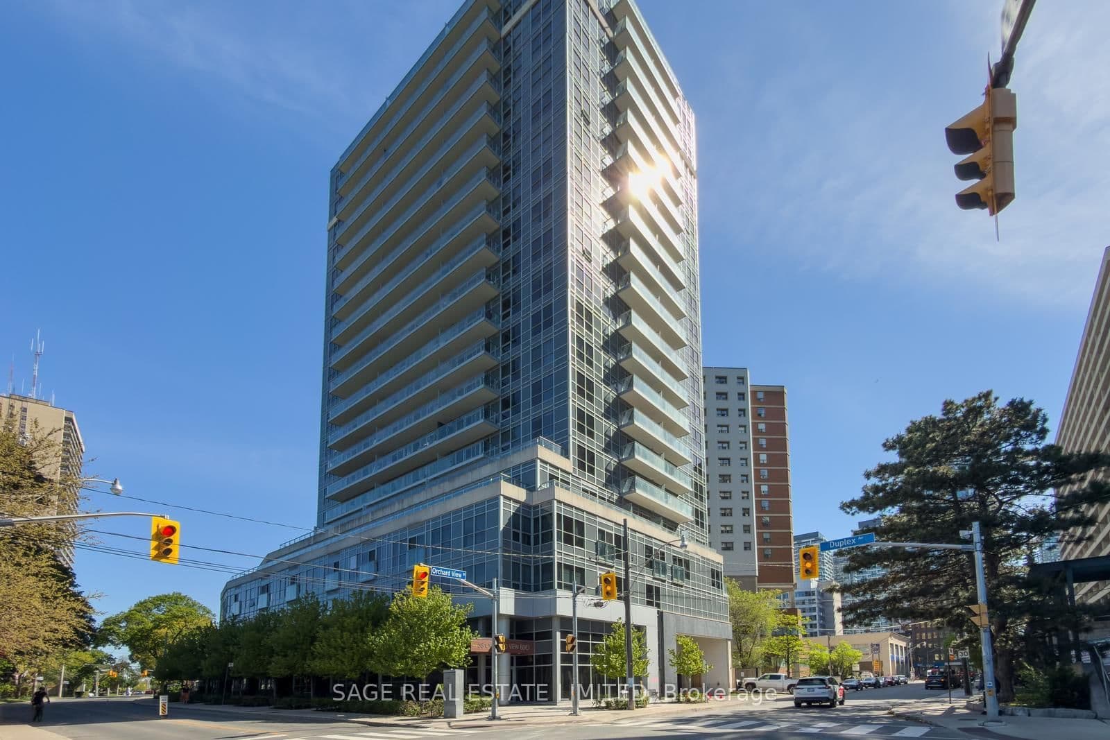 #313 - 58 Orchard View Boulevard