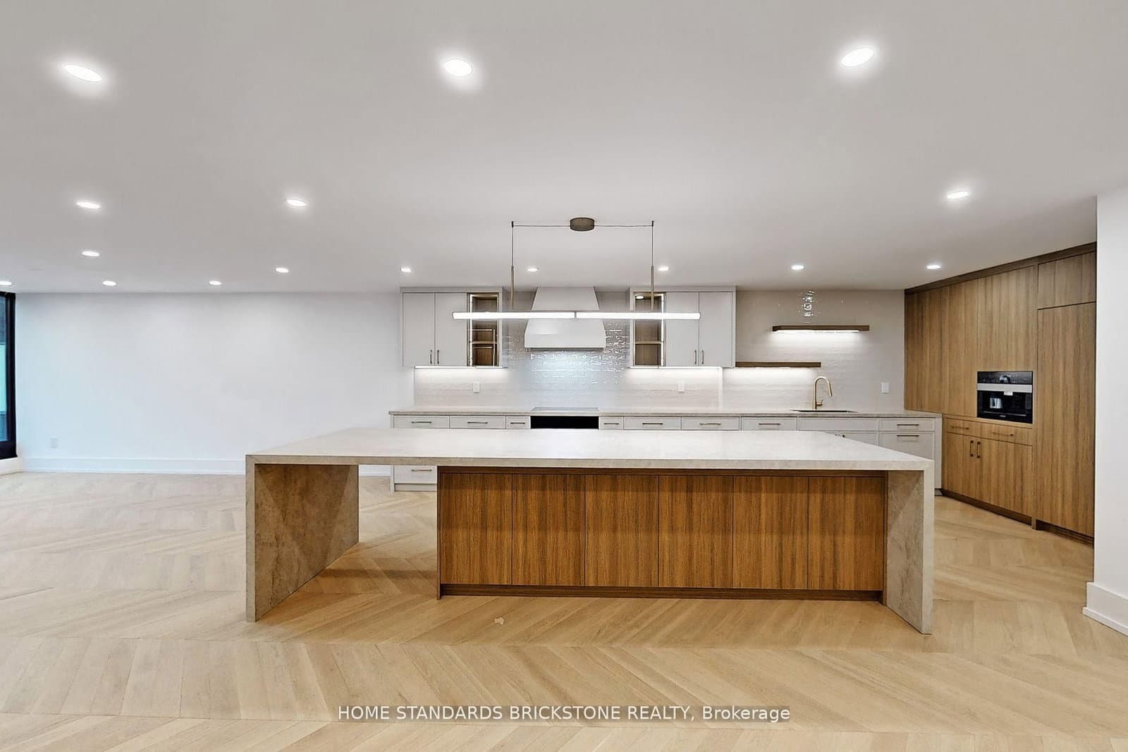 #1009 - 110 Bloor Street W
