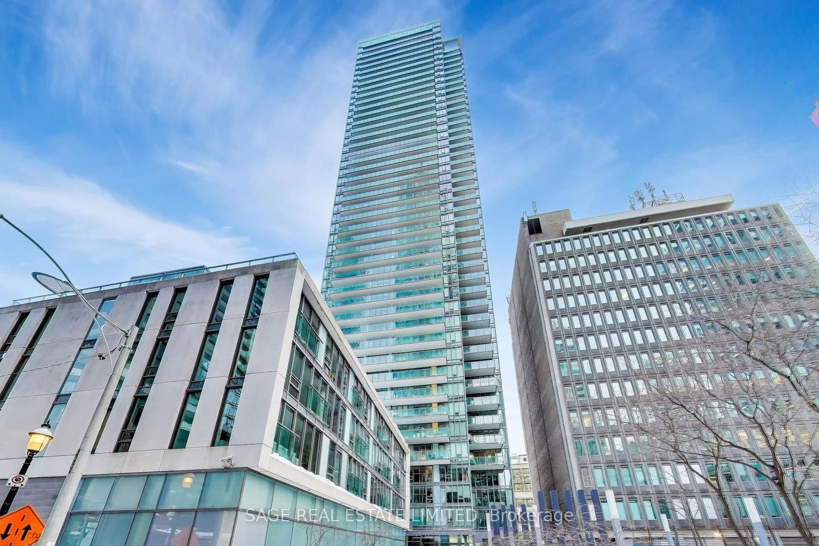 #4004 - 33 Lombard Street