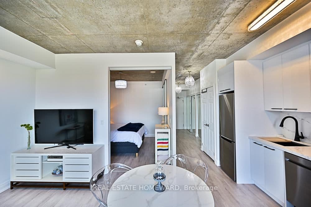 #706 - 32 Camden Street