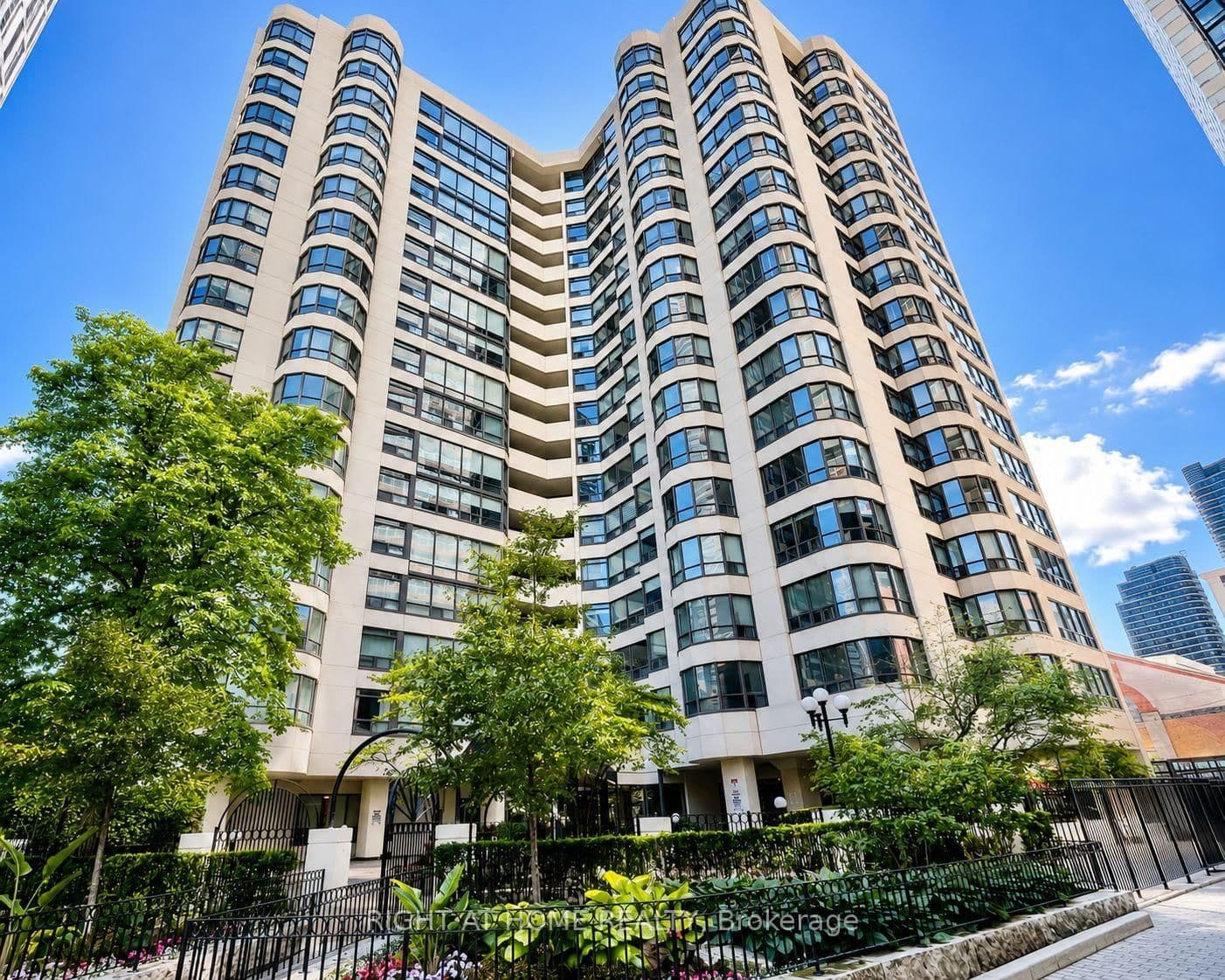 #1001 - 25 Maitland Street W
