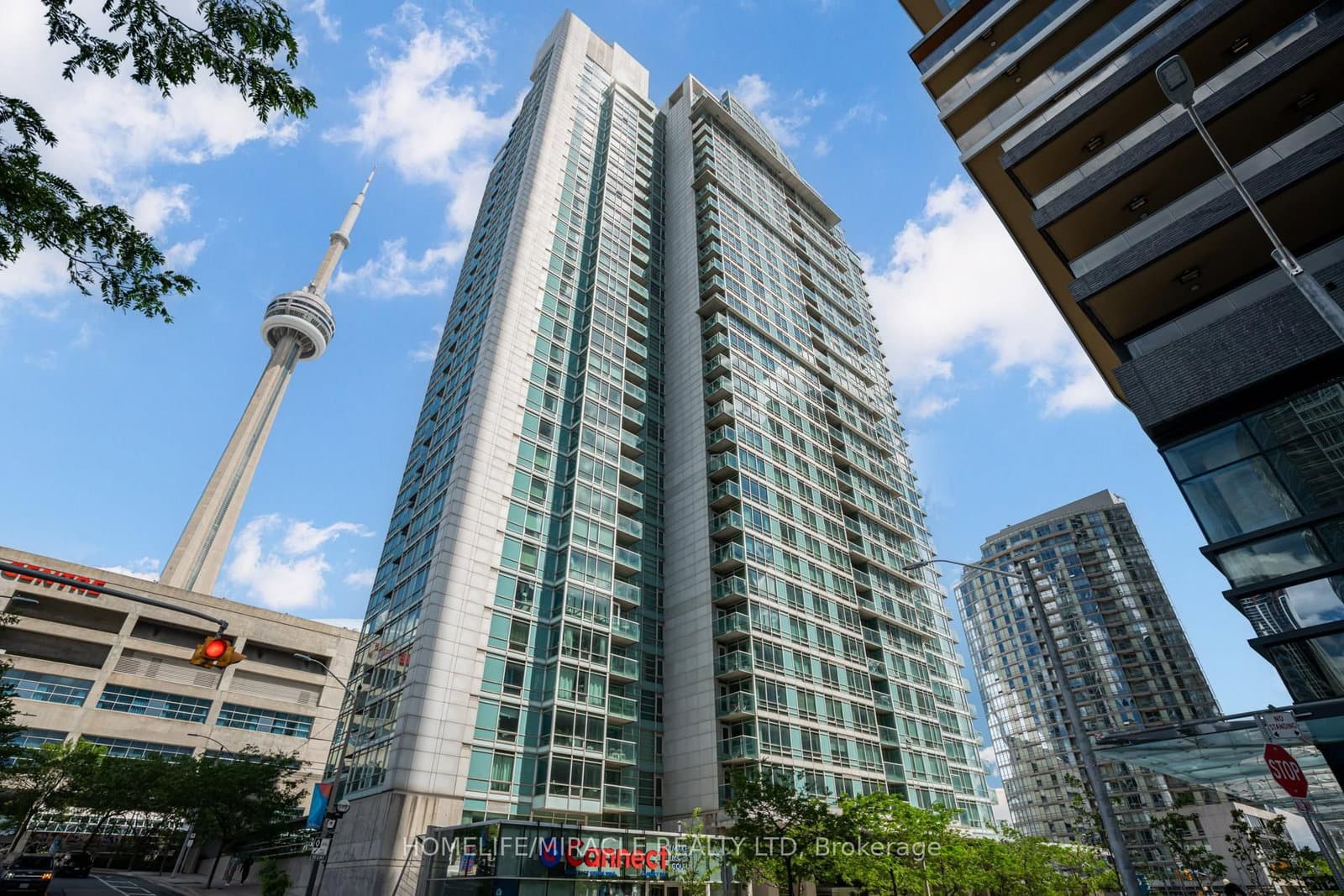 #201 - 81 Navy Wharf Court