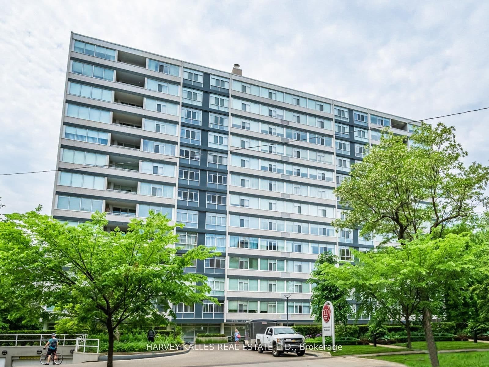 #1201 - 500 Avenue Road