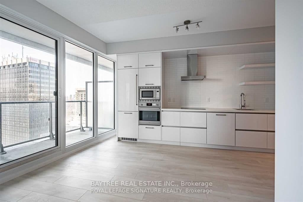 #1506 - 2221 Yonge Street