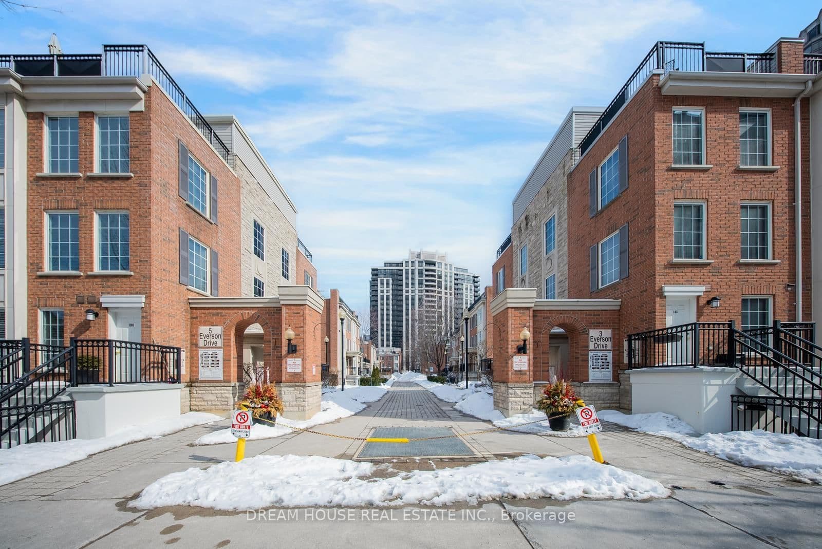 #1008 - 5 Everson Drive