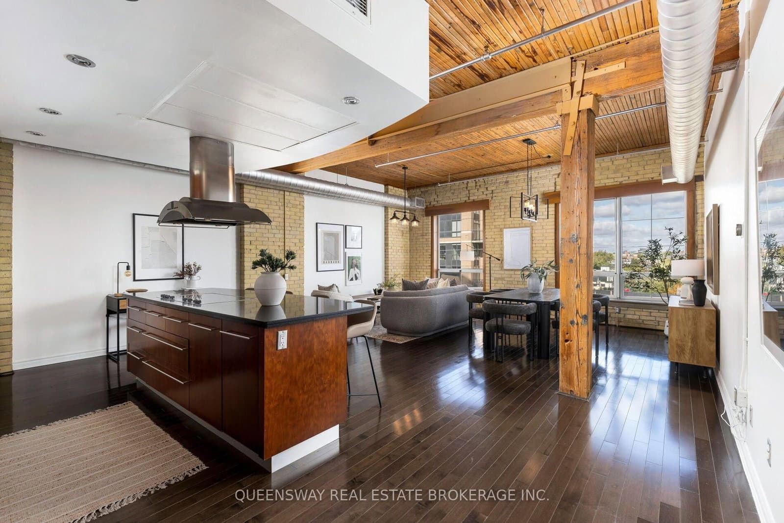 #602 - 781 King Street W