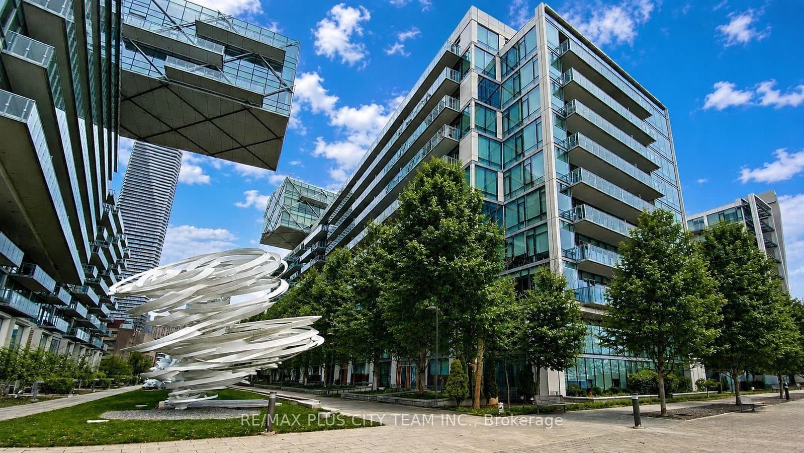 #1305 - 39 Queens Quay E