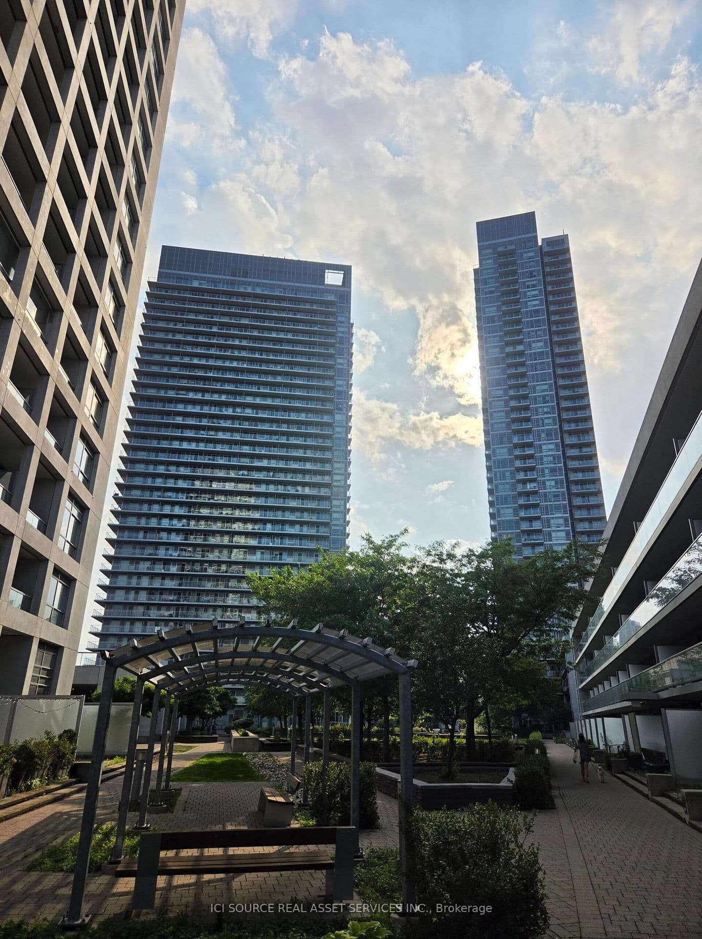 #221 - 2035 Sheppard Avenue E