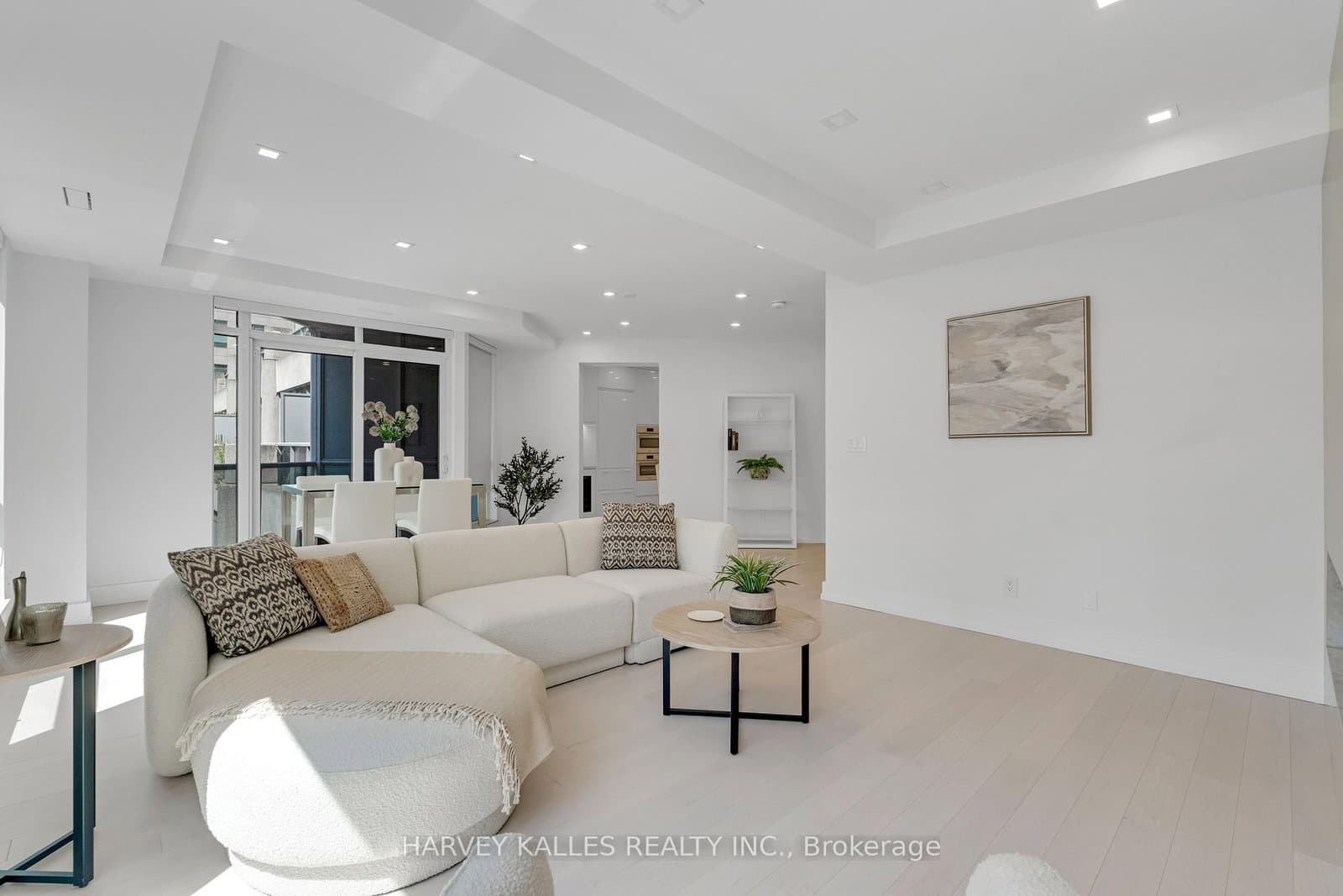#603 - 10 Bellair Street