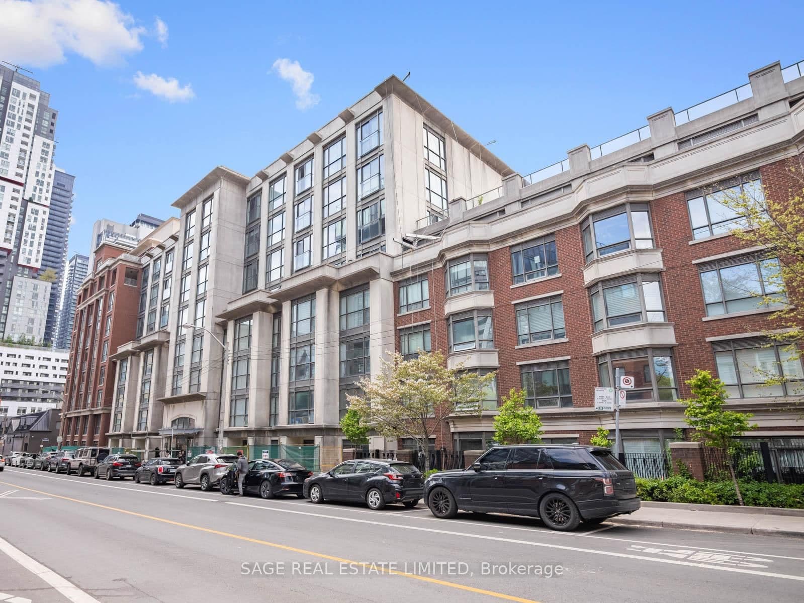 #209 - 18 Beverley Street