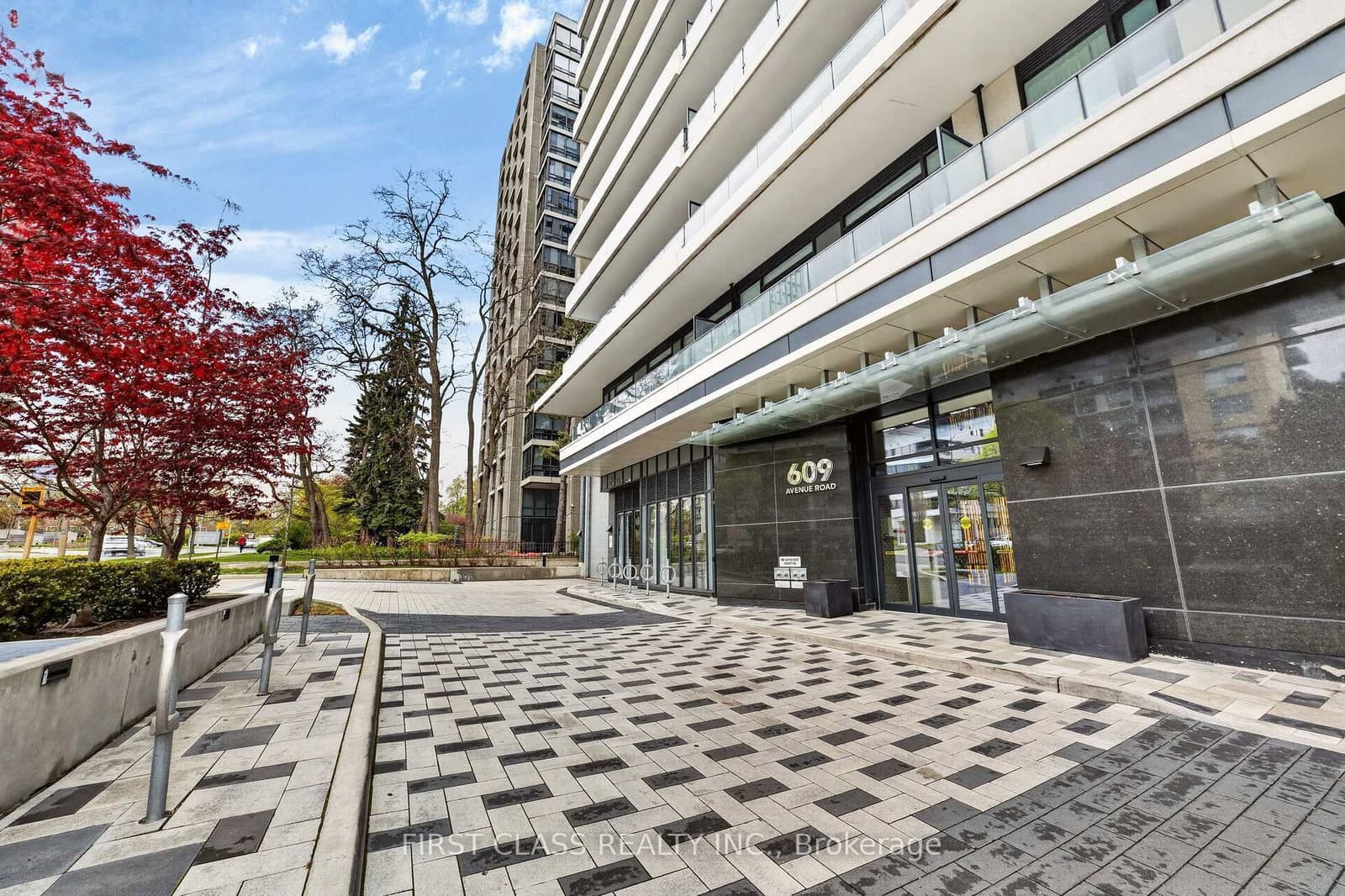 #707 - 609 Avenue Road