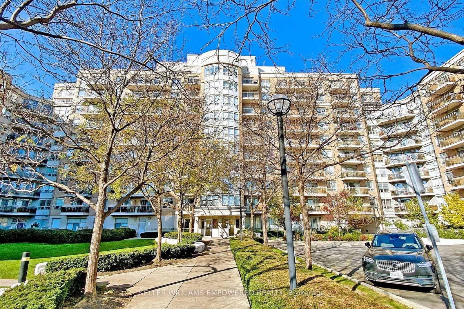#915 - 650 Lawrence Avenue W