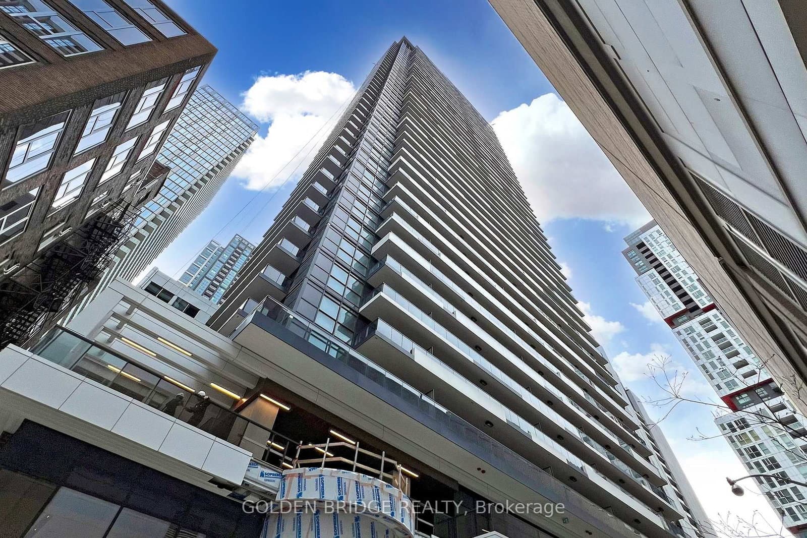 38 Widmer Street, Unit 4211