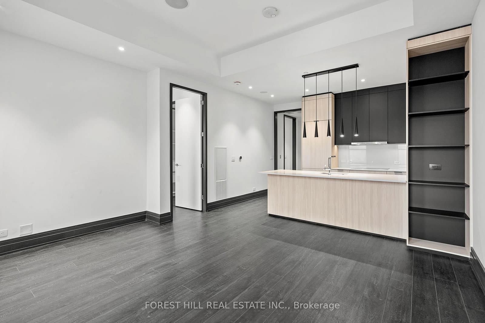 #1304 - 2 Avenue Road