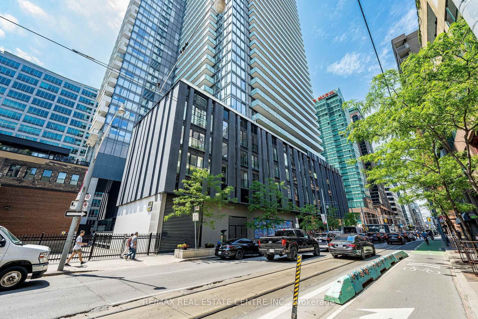 #312 - 25 Richmond Street E