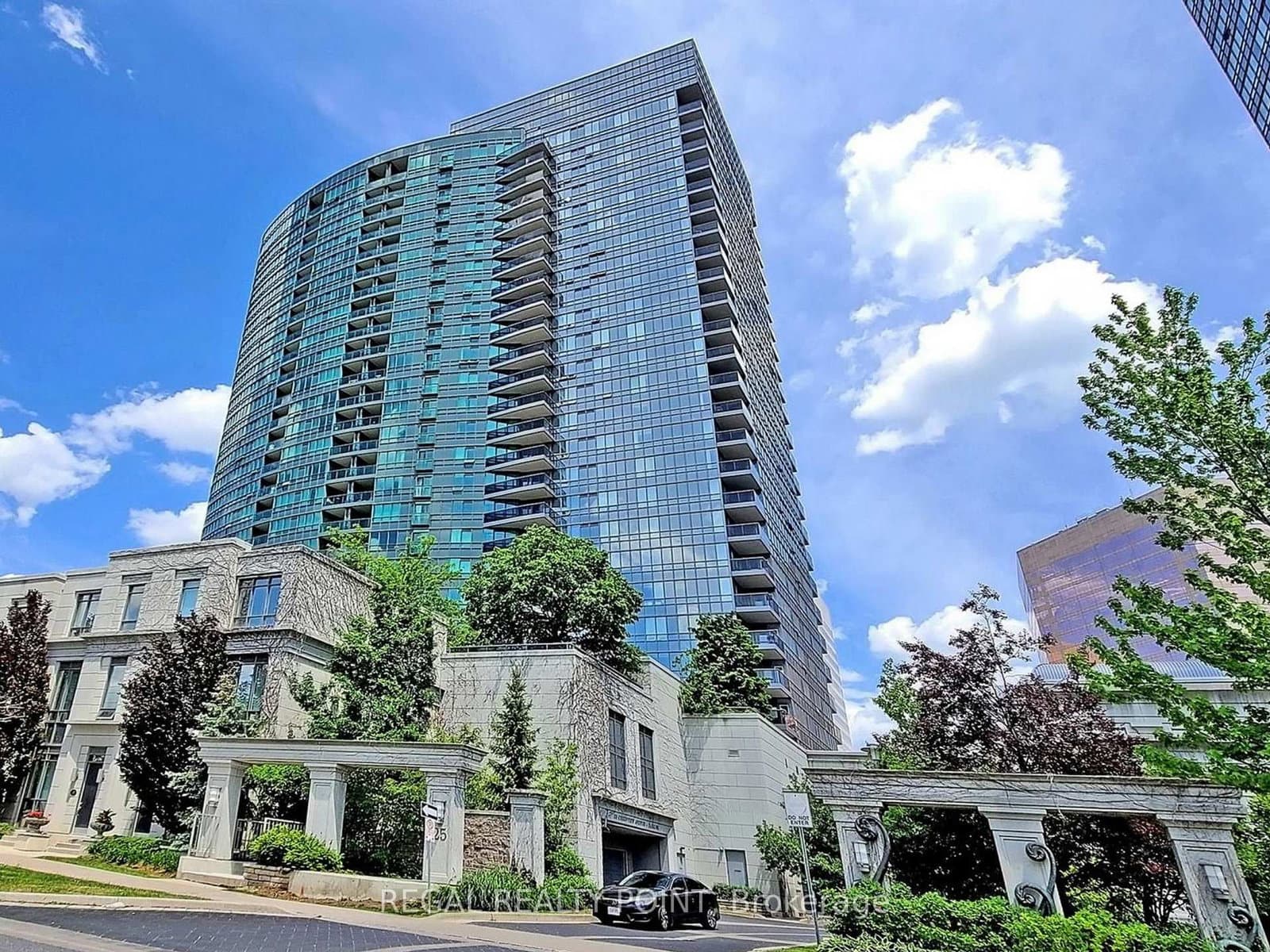#2118 - 25 Greenview Avenue