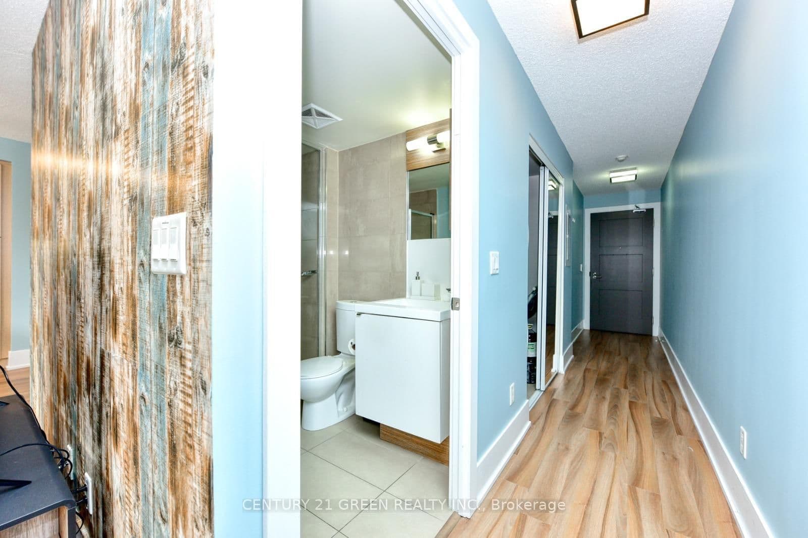 #1014 - 300 Front Street W