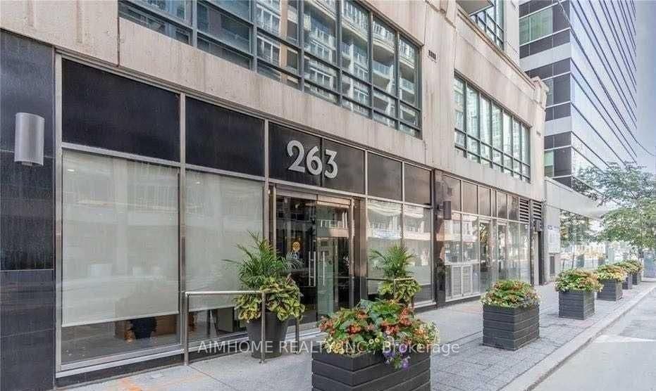 #1206 - 263 Wellington Street W