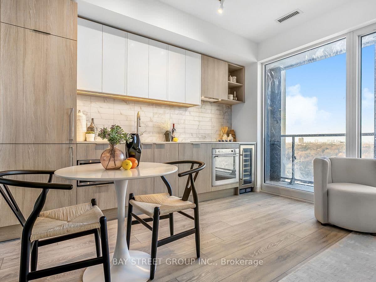 #1812 - 2020 Bathurst Street