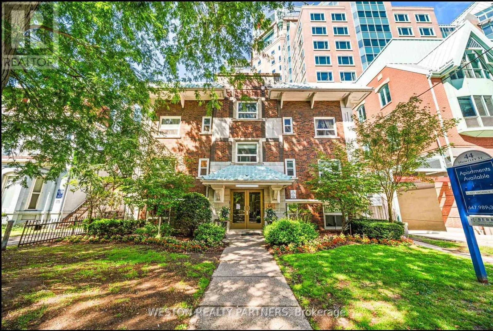 #102 - 44 Huntley Street