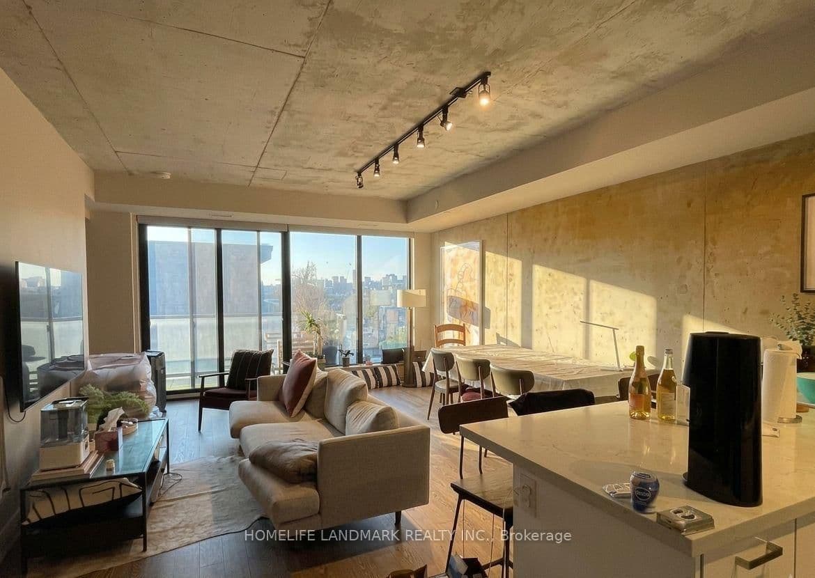 608 Richmond Street W, Unit 716
