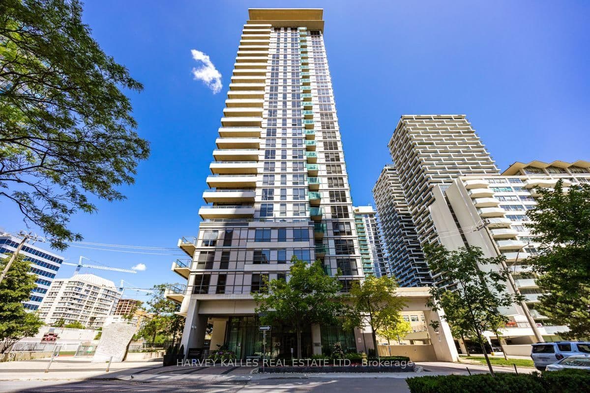 #813 - 70 Roehampton Avenue