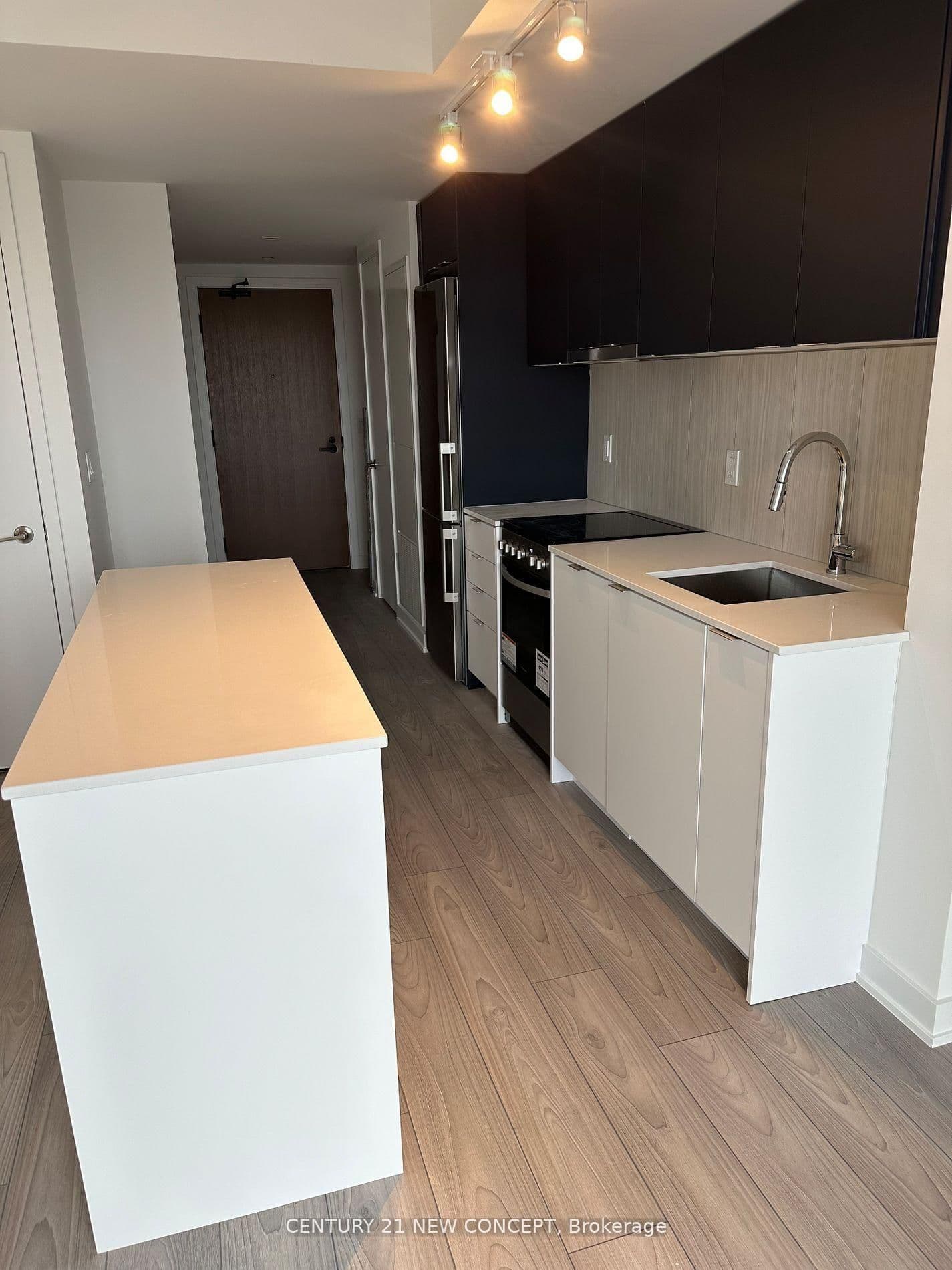 #1402 - 8 Tippett Road