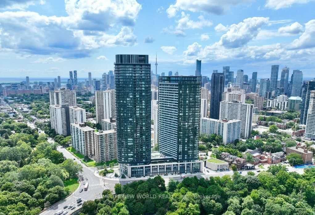 #2220 - 585 BLOOR Street E
