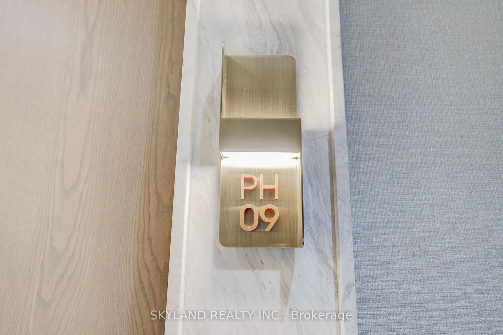 #PH 09 - 30 Inn On The Park Drive