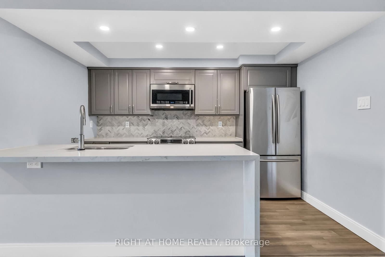 #406 - 356 Mcrae Drive