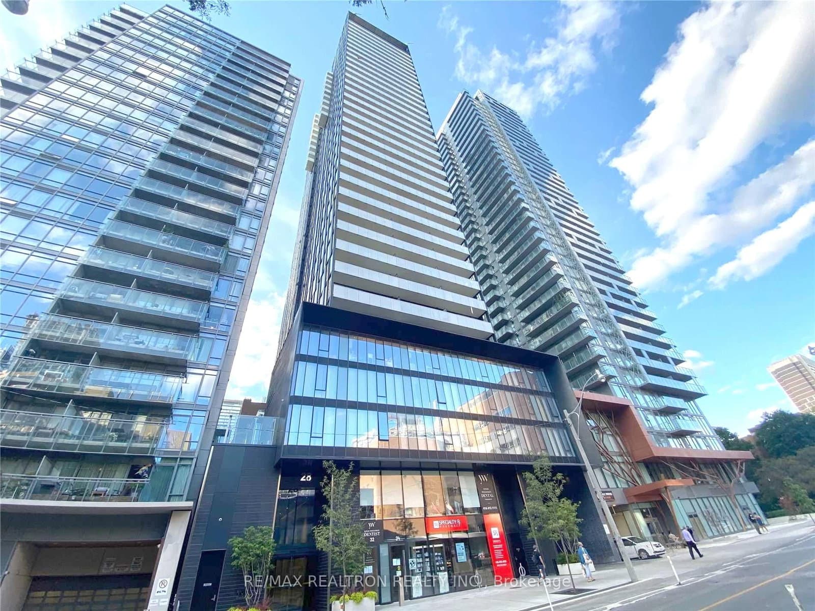 28 Wellesley Street E, Unit 1103