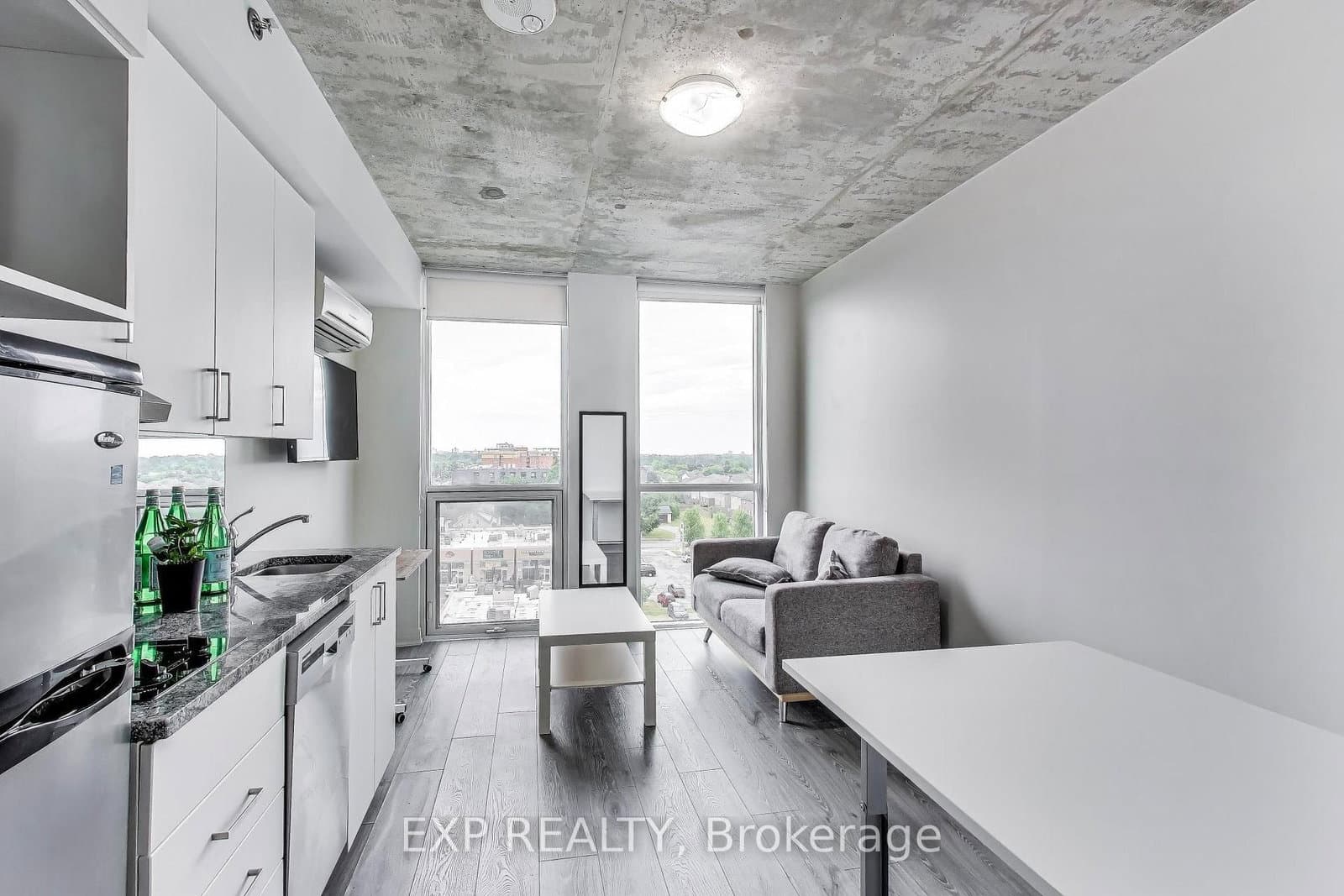 #739 - 1900 Simcoe Street N