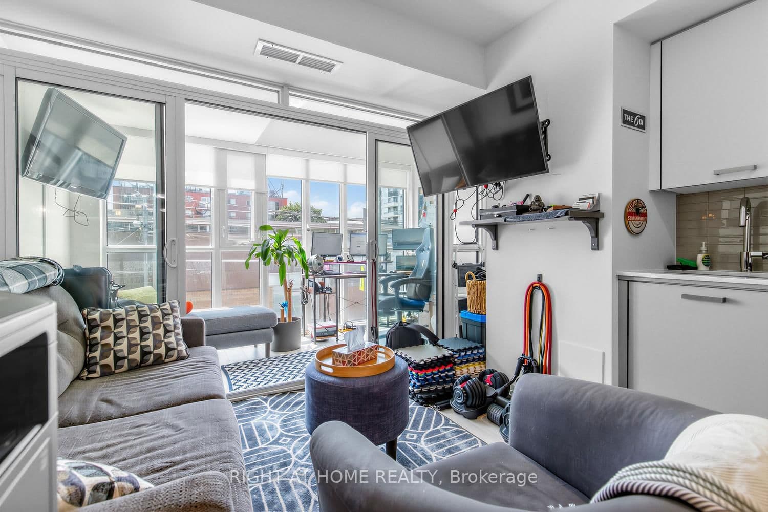 1630 Queen Street E, Unit 211