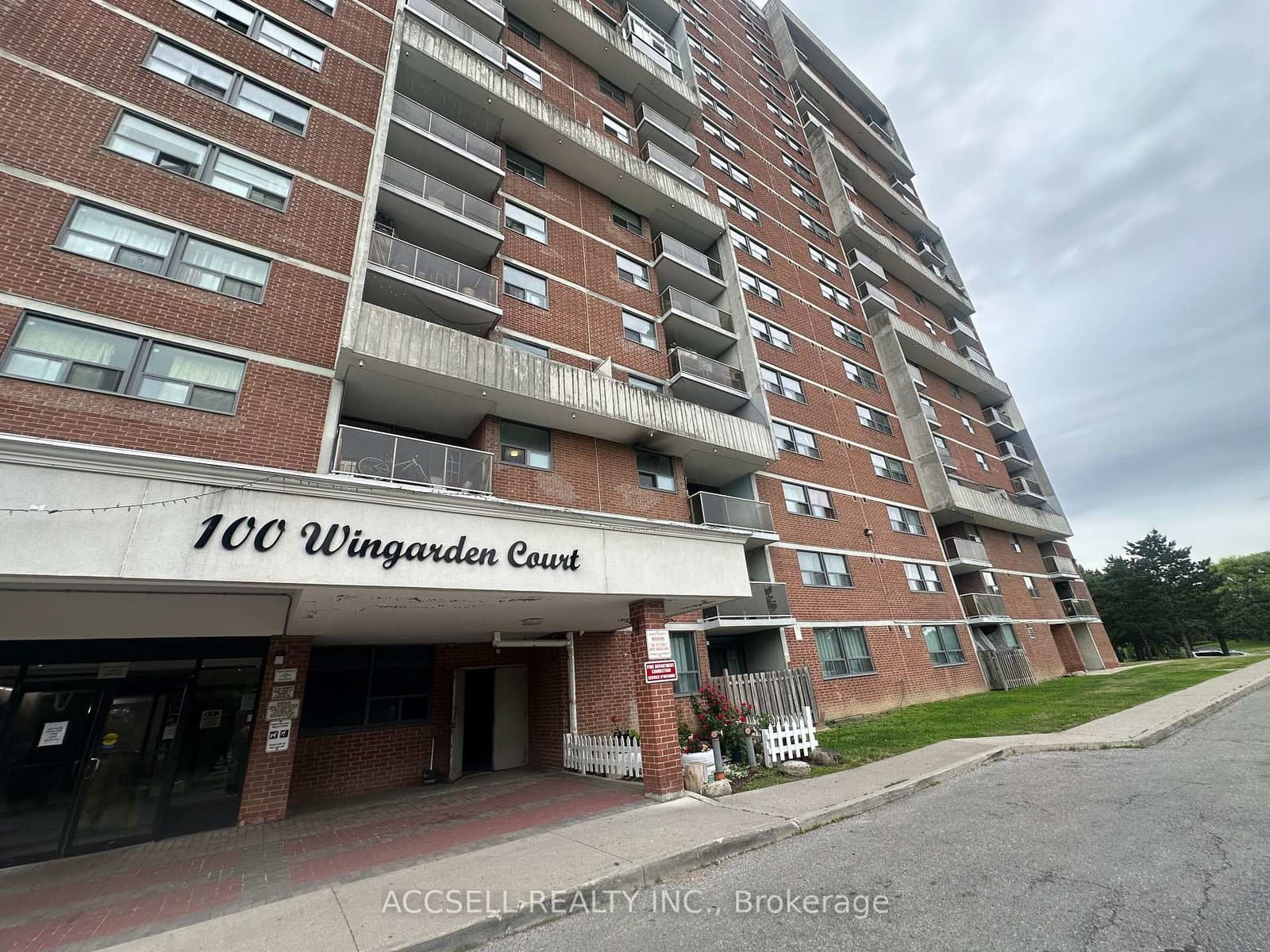 #1109 - 100 Wingarden Court