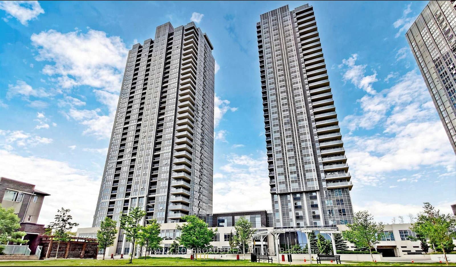 275 Village Green Square, Unit 525