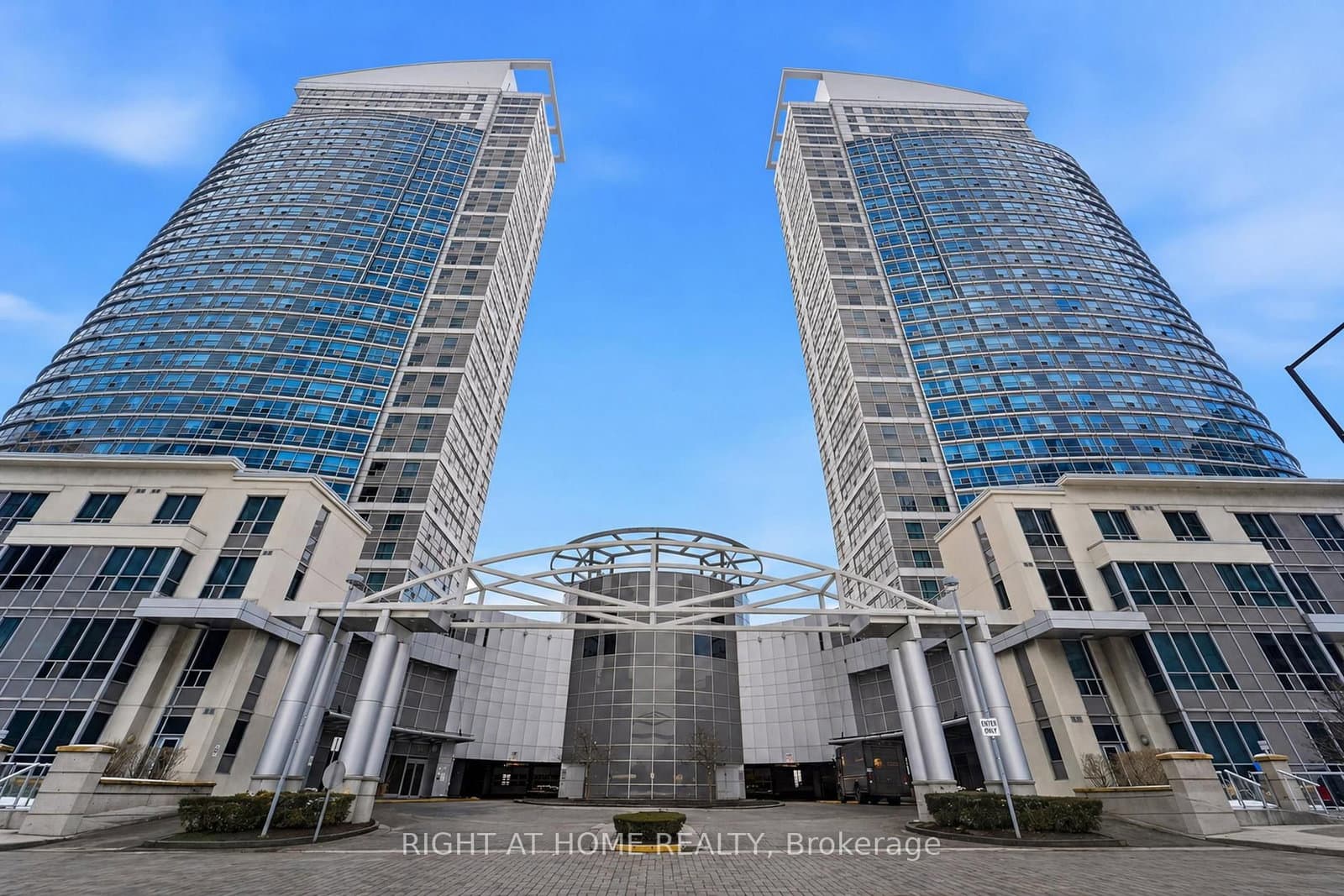 #1612 - 38 Lee Centre Drive