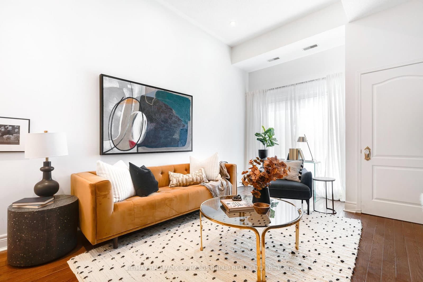 #101 - 325 Kingston Road