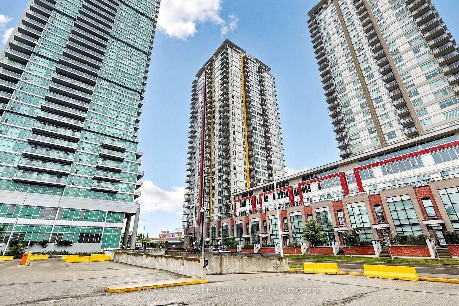 #2105 - 25 Town Centre Court