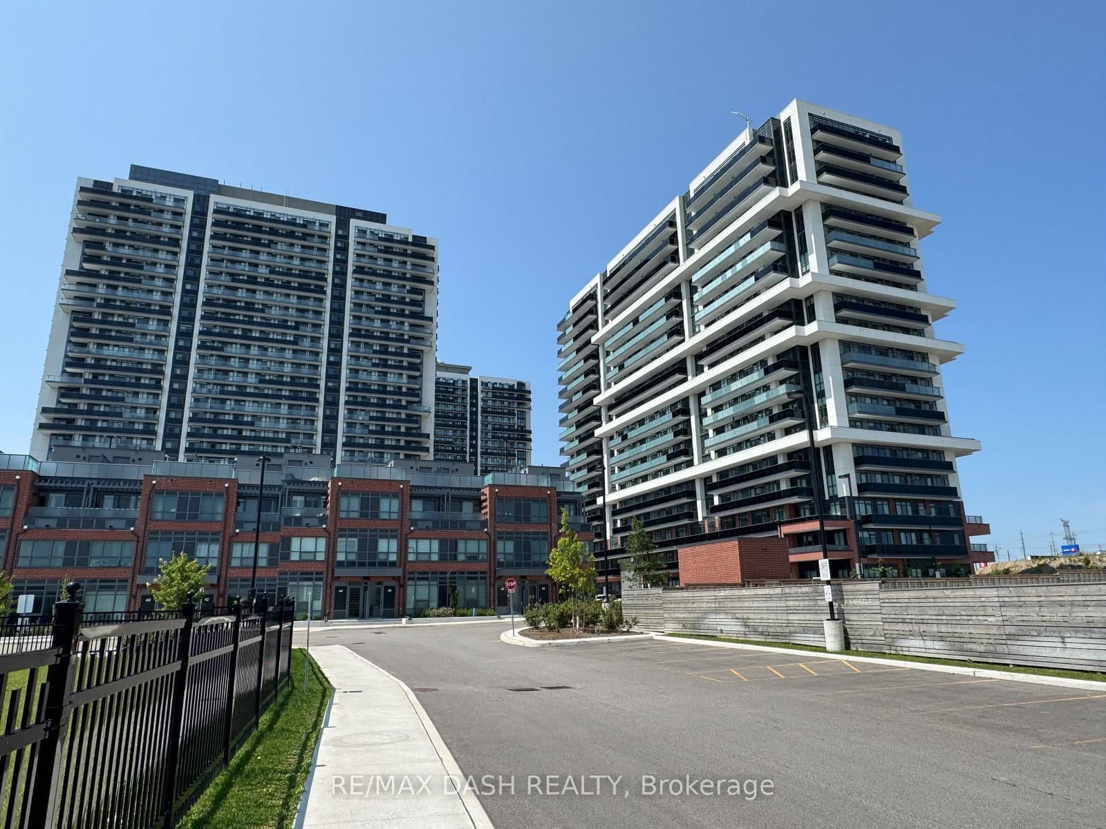 2545 Simcoe Street N, Unit 1742