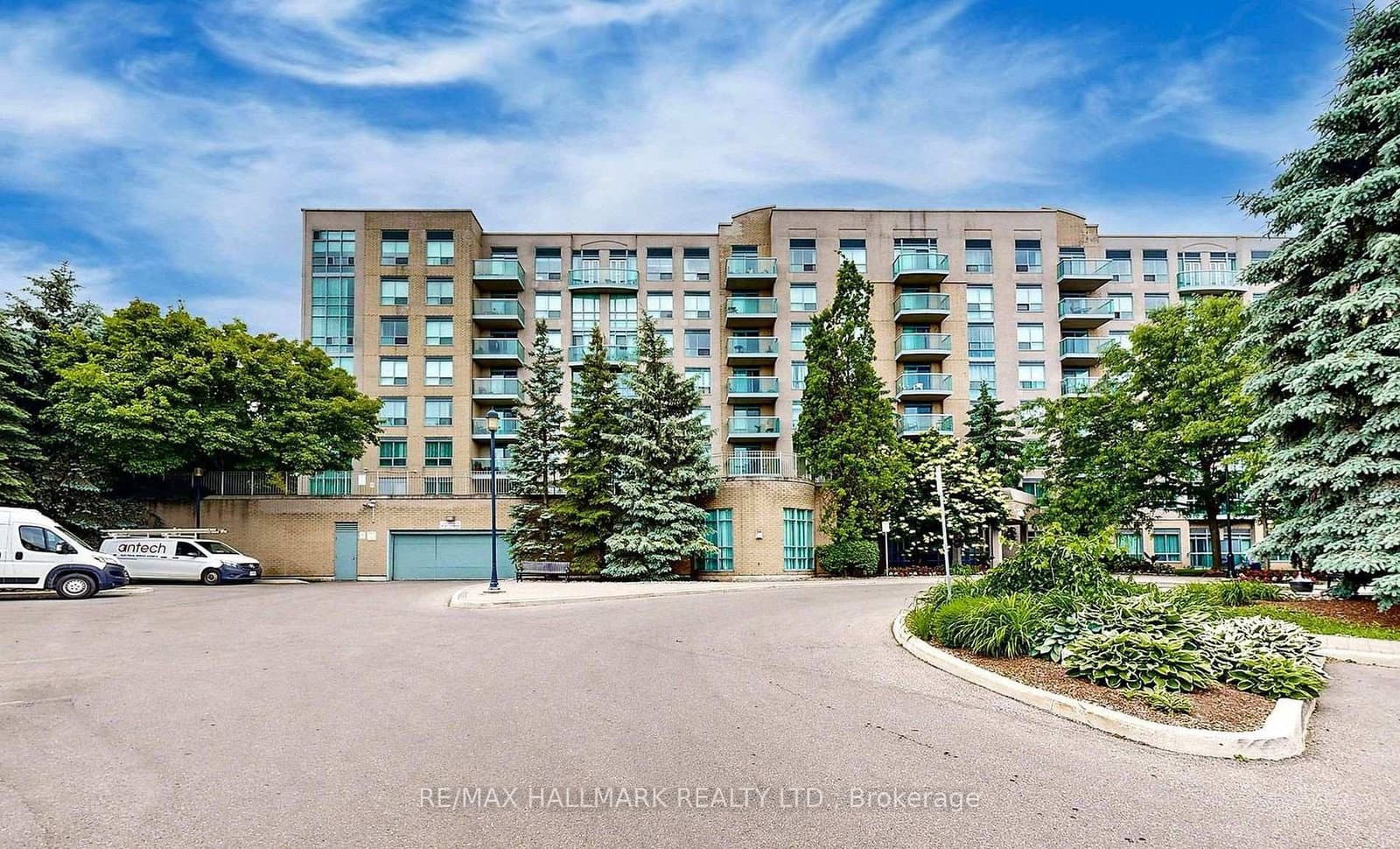 #215 - 3 Ellesmere Street