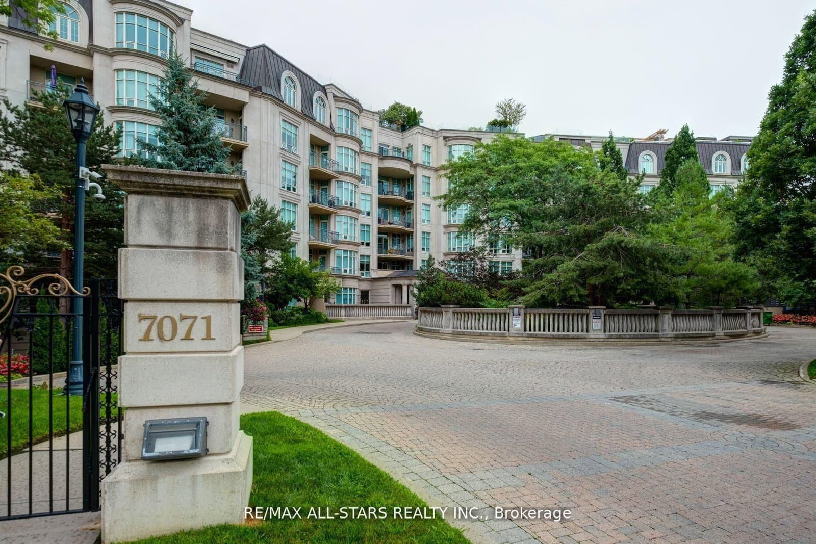 7071 Bayview Avenue, Unit 211