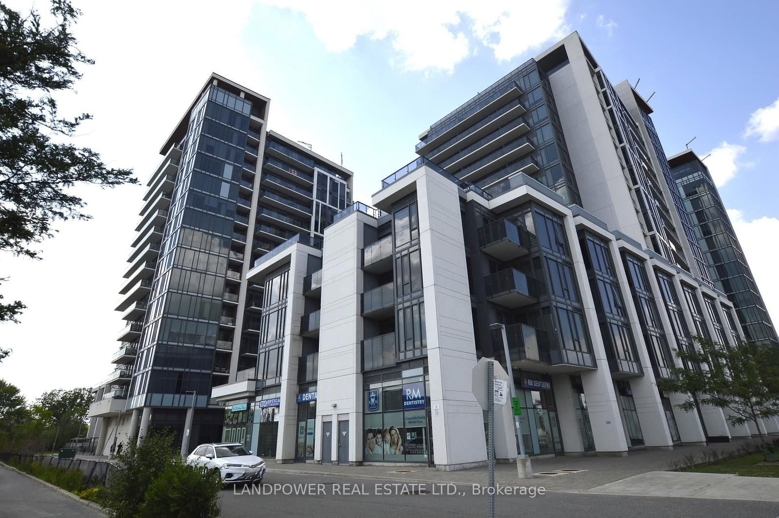 #220 - 9618 Yonge Street