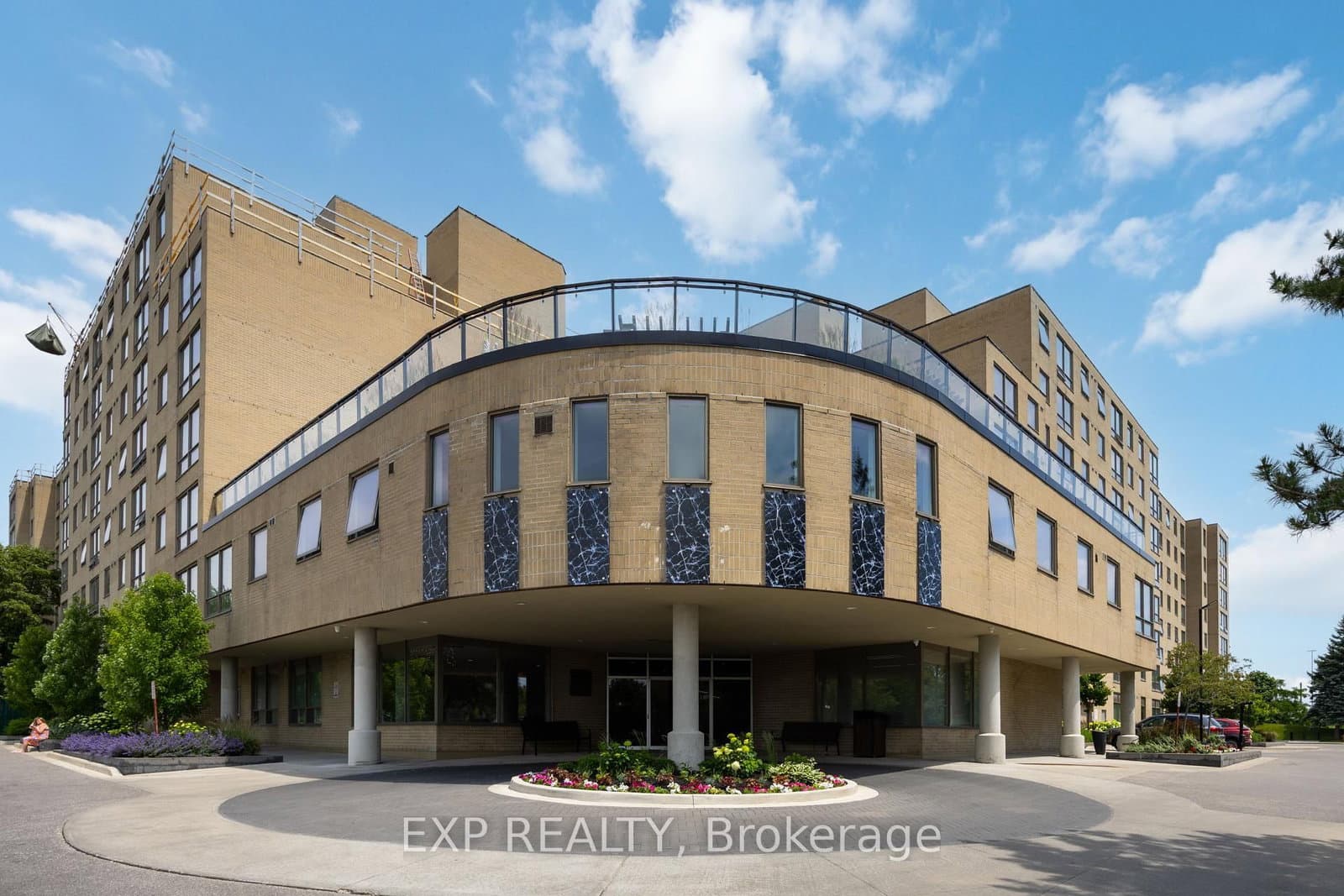 #716 - 326 Major Mackenzie Drive E