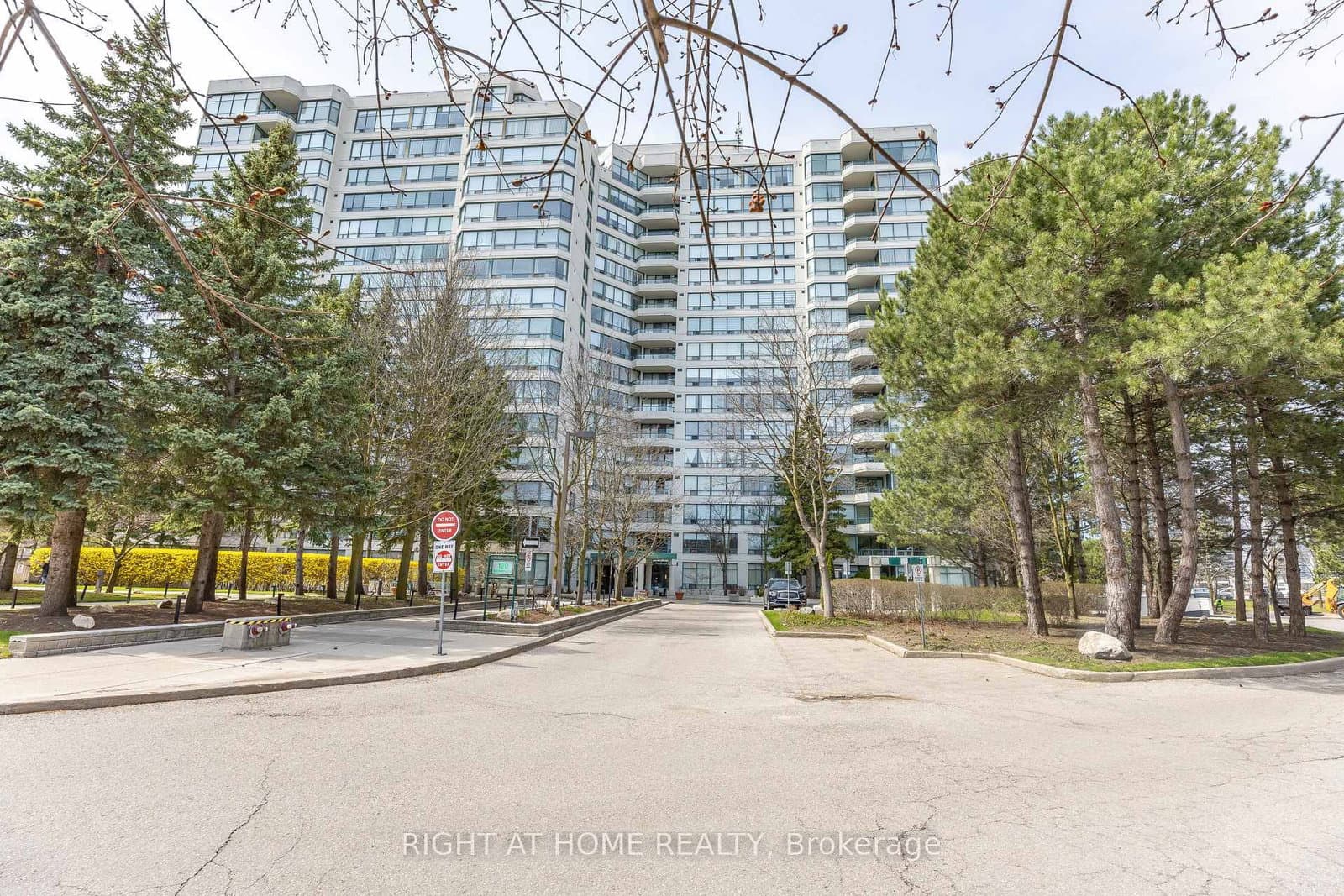 #1001 - 120 Promenade Circle