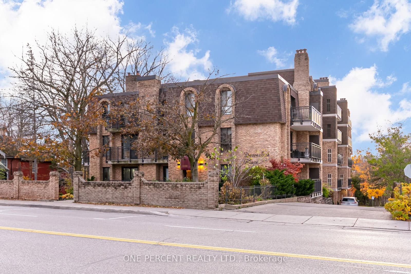 #406 - 15390 Yonge Street