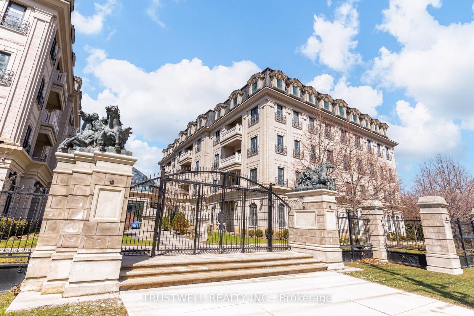 #303 - 1 Verclaire Gate